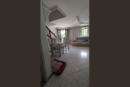 Casa de condomínio à venda com 172m², 3 quartos e 2 vagas Casa de condomínio à venda com 172m², 3 quartos e 2 vagasSala