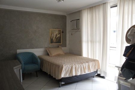 Casa de condomínio à venda com 172m², 3 quartos e 2 vagasSuíte 1