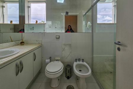 Casa de condomínio para alugar com 1000m², 5 quartos e 9 vagasBanheiro da Suíte 1