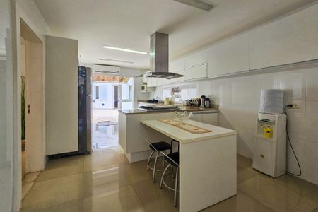 Casa de condomínio para alugar com 1000m², 5 quartos e 9 vagasCozinha