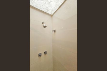 Casa de condomínio para alugar com 1000m², 5 quartos e 9 vagasBanheiro da Suíte 3