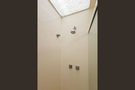 Casa de condomínio para alugar com 1000m², 5 quartos e 9 vagasBanheiro da Suíte 2