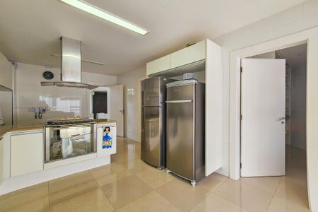 Casa de condomínio para alugar com 1000m², 5 quartos e 9 vagasCozinha