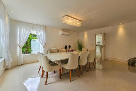 Casa de condomínio para alugar com 1000m², 5 quartos e 9 vagasSala de Jantar