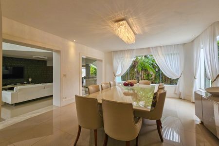 Casa de condomínio para alugar com 1000m², 5 quartos e 9 vagasSala de Jantar