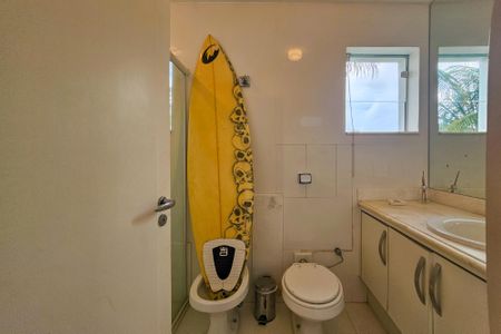 Casa de condomínio para alugar com 1000m², 5 quartos e 9 vagasBanheiro da Suíte 5