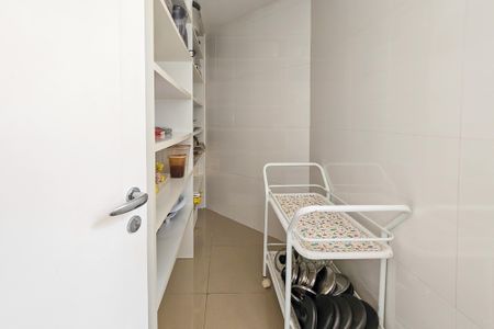 Casa de condomínio para alugar com 1000m², 5 quartos e 9 vagasÁrea de Serviço