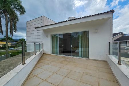 Casa de condomínio para alugar com 1000m², 5 quartos e 9 vagasVaranda da Suíte 4