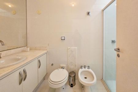 Casa de condomínio para alugar com 1000m², 5 quartos e 9 vagasBanheiro da Suíte 3