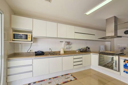 Casa de condomínio para alugar com 1000m², 5 quartos e 9 vagasCozinha