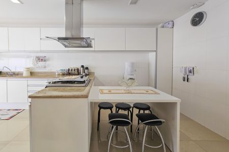 Casa de condomínio para alugar com 1000m², 5 quartos e 9 vagasCozinha