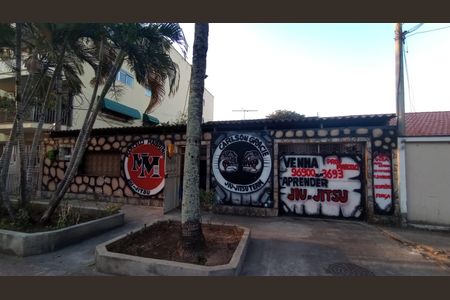 Casa para alugar com 360m², 6 quartos e 2 vagasFachada