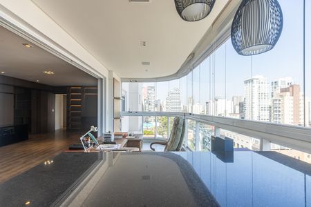 Apartamento à venda com 120m², 2 quartos e 3 vagas Apartamento à venda com 120m², 2 quartos e 3 vagasVaranda Gourmet