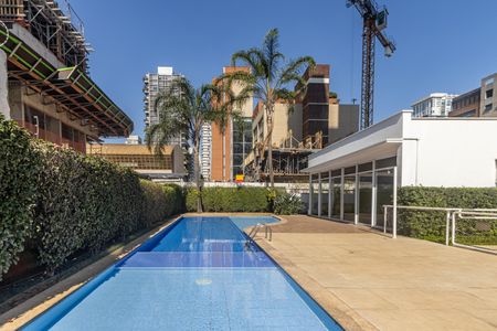 Apartamento à venda com 120m², 2 quartos e 3 vagas Apartamento à venda com 120m², 2 quartos e 3 vagasÁrea comum - Piscina