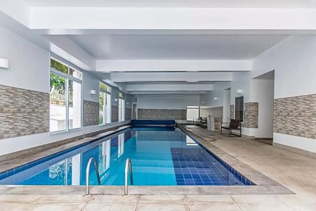 Apartamento à venda com 120m², 2 quartos e 3 vagas Apartamento à venda com 120m², 2 quartos e 3 vagasÁrea Comum - Piscina Coberta