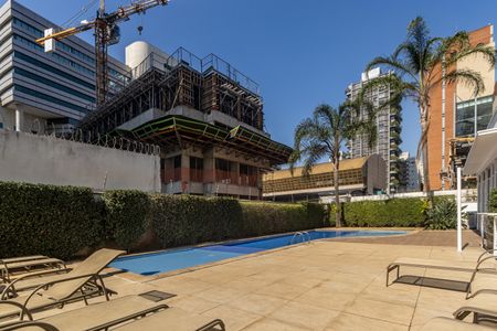 Apartamento à venda com 120m², 2 quartos e 3 vagas Apartamento à venda com 120m², 2 quartos e 3 vagasÁrea comum - Piscina