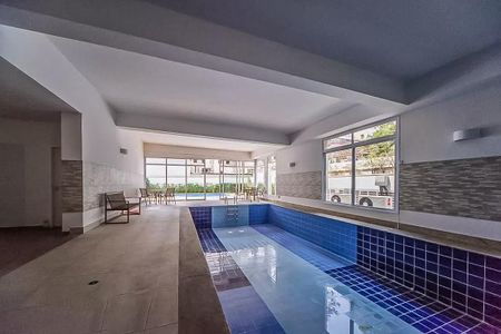 Apartamento à venda com 120m², 2 quartos e 3 vagas Apartamento à venda com 120m², 2 quartos e 3 vagasÁrea Comum - Piscina Coberta