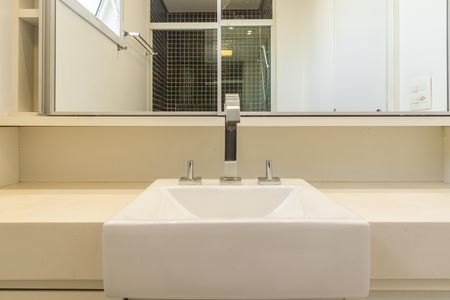 Apartamento à venda com 120m², 2 quartos e 3 vagas Apartamento à venda com 120m², 2 quartos e 3 vagasBanheiro da Suíte 2