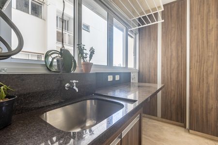 Apartamento à venda com 120m², 2 quartos e 3 vagas Apartamento à venda com 120m², 2 quartos e 3 vagasÁrea de Serviço