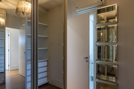 Apartamento à venda com 120m², 2 quartos e 3 vagas Apartamento à venda com 120m², 2 quartos e 3 vagasSuíte 1