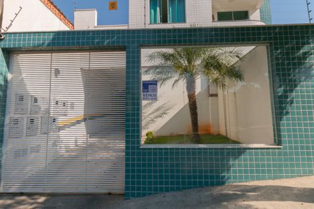 Apartamento à venda com 132m², 3 quartos e 2 vagasFachada