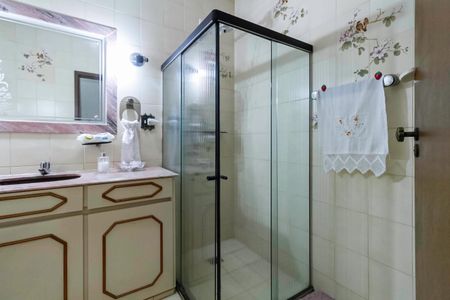 Casa para alugar com 341m², 4 quartos e 5 vagas Casa para alugar com 341m², 4 quartos e 5 vagasBanheiro social 1