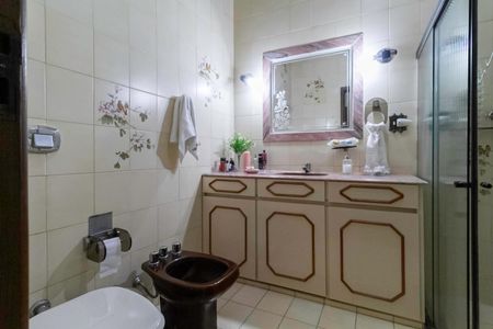 Casa para alugar com 341m², 4 quartos e 5 vagas Casa para alugar com 341m², 4 quartos e 5 vagasBanheiro social 1