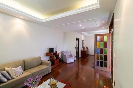 Casa para alugar com 341m², 4 quartos e 5 vagas Casa para alugar com 341m², 4 quartos e 5 vagasSala 1