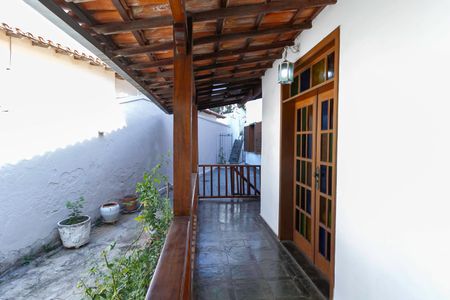 Casa para alugar com 341m², 4 quartos e 5 vagas Casa para alugar com 341m², 4 quartos e 5 vagasVaranda