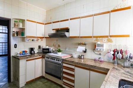 Casa para alugar com 341m², 4 quartos e 5 vagas Casa para alugar com 341m², 4 quartos e 5 vagasCozinha