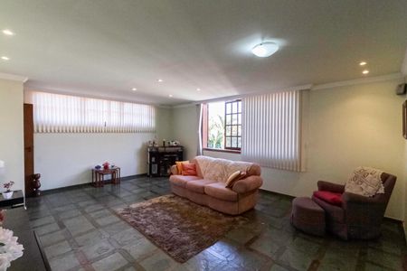 Casa para alugar com 341m², 4 quartos e 5 vagas Casa para alugar com 341m², 4 quartos e 5 vagasSala 3