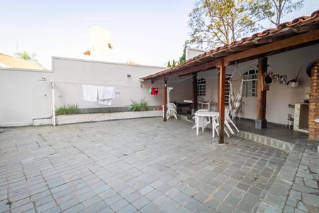 Casa para alugar com 341m², 4 quartos e 5 vagas Casa para alugar com 341m², 4 quartos e 5 vagasQuintal