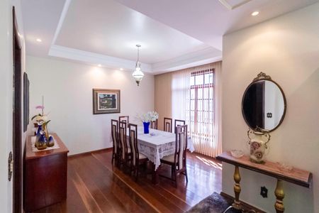 Casa para alugar com 341m², 4 quartos e 5 vagas Casa para alugar com 341m², 4 quartos e 5 vagasSala 1