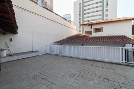 Casa para alugar com 341m², 4 quartos e 5 vagas Casa para alugar com 341m², 4 quartos e 5 vagasQuintal