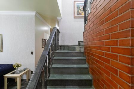 Casa para alugar com 341m², 4 quartos e 5 vagas Casa para alugar com 341m², 4 quartos e 5 vagasEscada