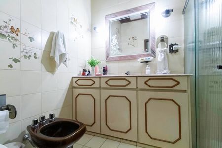 Casa para alugar com 341m², 4 quartos e 5 vagas Casa para alugar com 341m², 4 quartos e 5 vagasBanheiro social 1