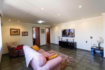 Casa para alugar com 341m², 4 quartos e 5 vagas Casa para alugar com 341m², 4 quartos e 5 vagasSala 3