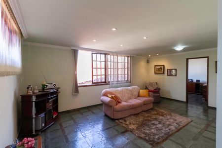 Casa para alugar com 341m², 4 quartos e 5 vagas Casa para alugar com 341m², 4 quartos e 5 vagasSala 3