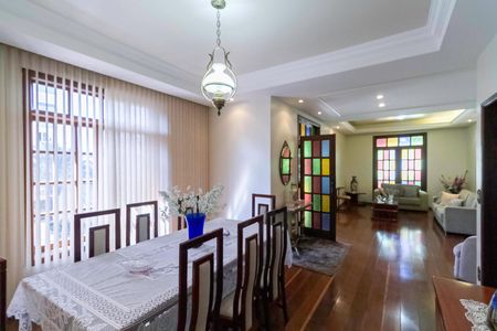 Casa para alugar com 341m², 4 quartos e 5 vagas Casa para alugar com 341m², 4 quartos e 5 vagasSala 1