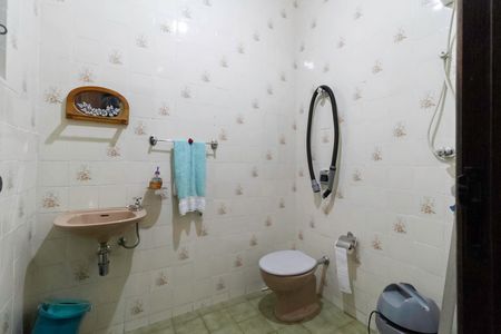 Casa para alugar com 341m², 4 quartos e 5 vagas Casa para alugar com 341m², 4 quartos e 5 vagasBanheiro de serviço