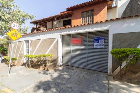 Casa para alugar com 341m², 4 quartos e 5 vagas Casa para alugar com 341m², 4 quartos e 5 vagasFachada - Placa