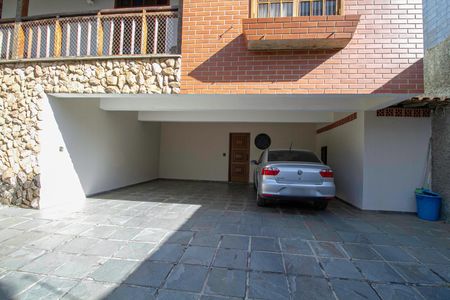 Casa para alugar com 341m², 4 quartos e 5 vagas Casa para alugar com 341m², 4 quartos e 5 vagasGaragem