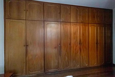 Casa para alugar com 341m², 4 quartos e 5 vagas Casa para alugar com 341m², 4 quartos e 5 vagasSuíte