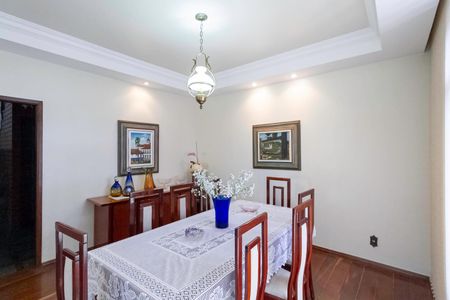 Casa para alugar com 341m², 4 quartos e 5 vagas Casa para alugar com 341m², 4 quartos e 5 vagasSala 1