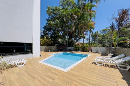 Apartamento para alugar com 130m², 3 quartos e 2 vagas Apartamento para alugar com 130m², 3 quartos e 2 vagasÁrea comum - Piscina