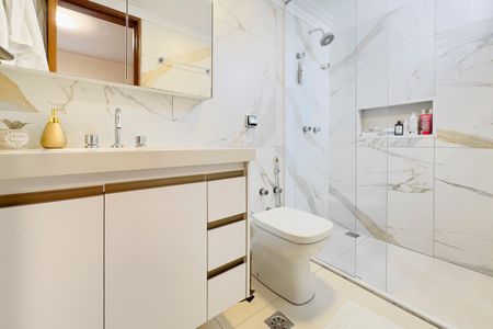 Apartamento para alugar com 130m², 3 quartos e 2 vagas Apartamento para alugar com 130m², 3 quartos e 2 vagasBanheiro da Suíte