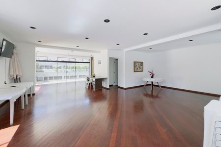 Apartamento para alugar com 130m², 3 quartos e 2 vagas Apartamento para alugar com 130m², 3 quartos e 2 vagasÁrea comum - Salão de festas