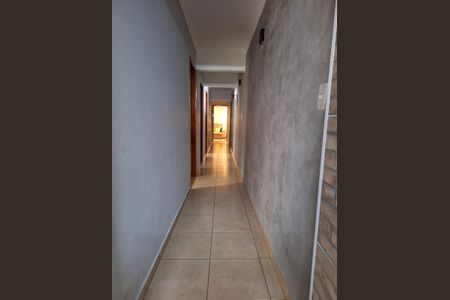 Casa à venda com 134m², 5 quartos e 2 vagasCorredor