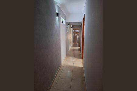 Casa à venda com 134m², 5 quartos e 2 vagasCorredor