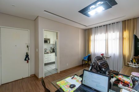 Apartamento para alugar com 65m², 2 quartos e 1 vagaSala